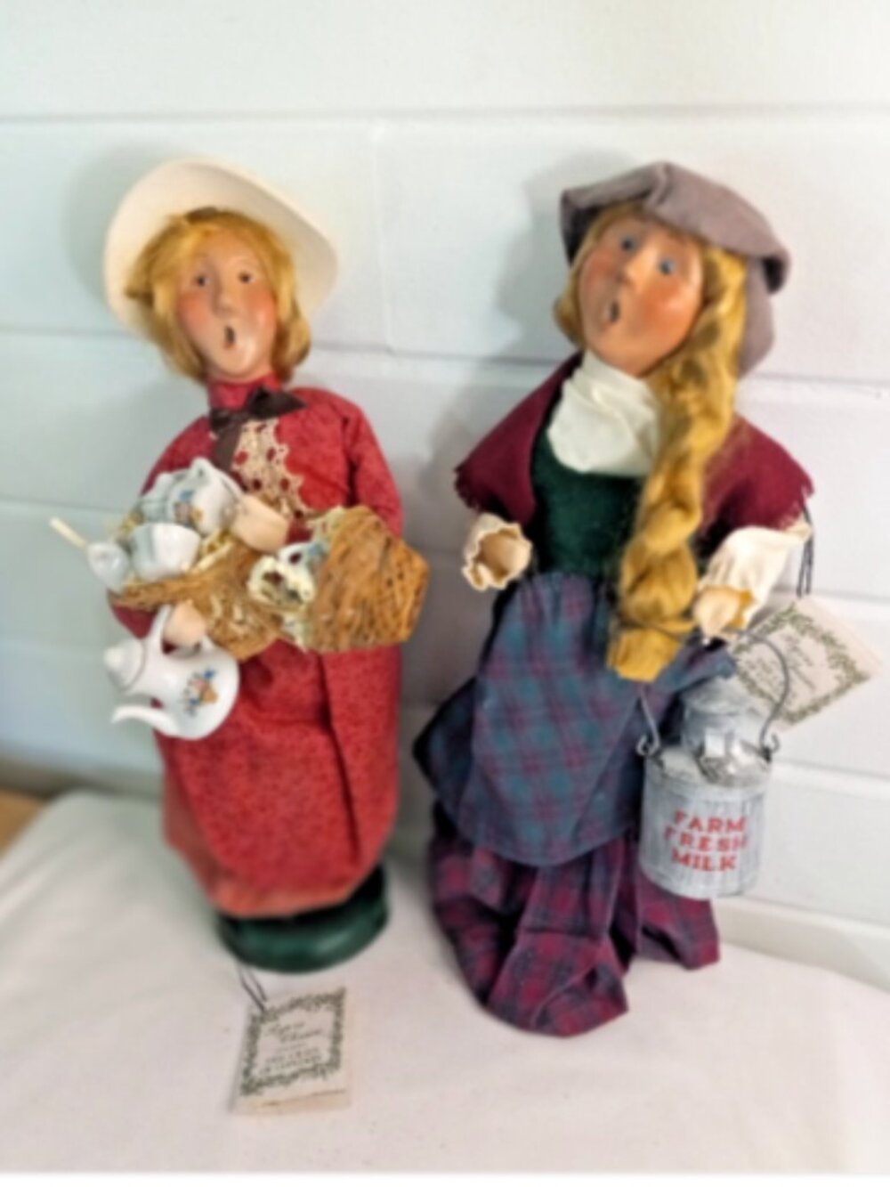 Byers Choice Cries of London Carolers 2 Milk China Dish Vendors 1997 2000